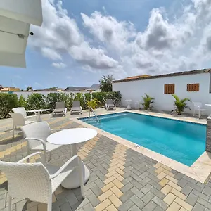 Ocean Breeze In Aruba Apartamento